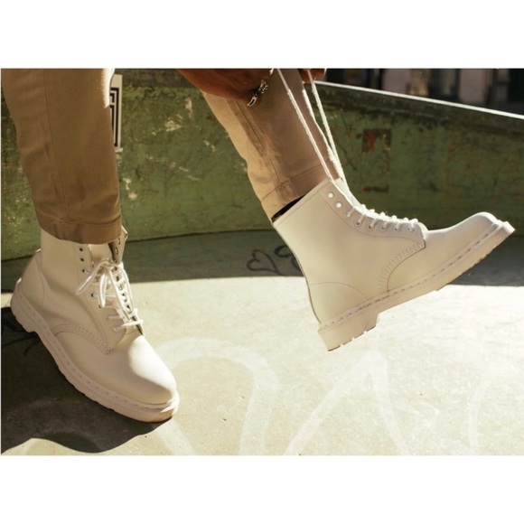 Size 7 Dr Martens 1460 Mono All White Smooth Leather Lace Up Boots - Picture 1 of 10